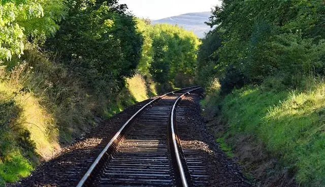 ferrovia-ferrovie-binario-578520.660x368