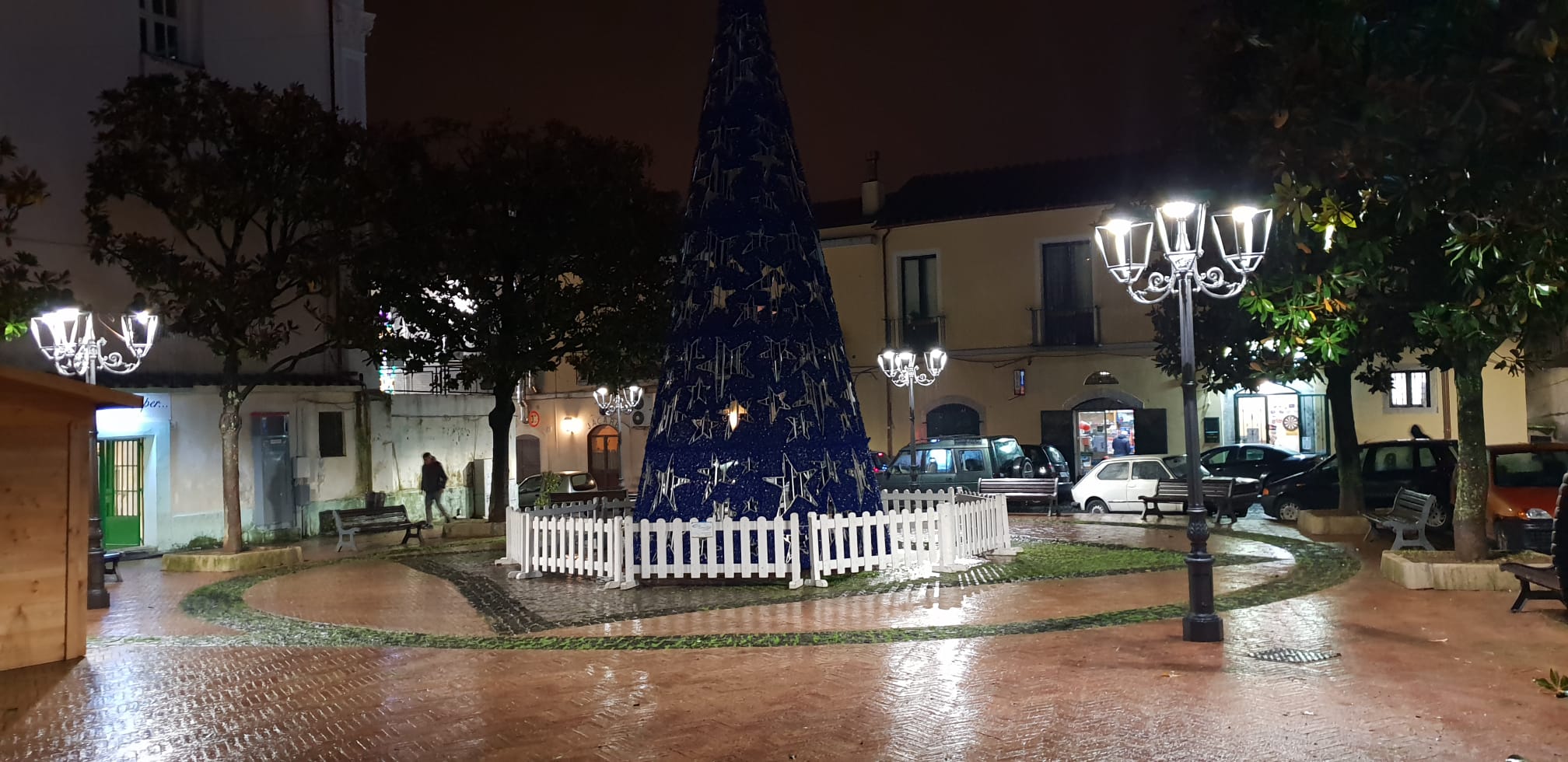 Accensione delle installazioni luminose natalizie