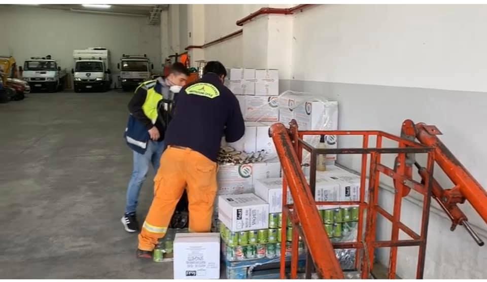 COVID-19: distribuzione pacchi alimentari alle persone bisognose 