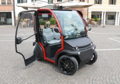 Consegna al Comune della prima auto elettrica 