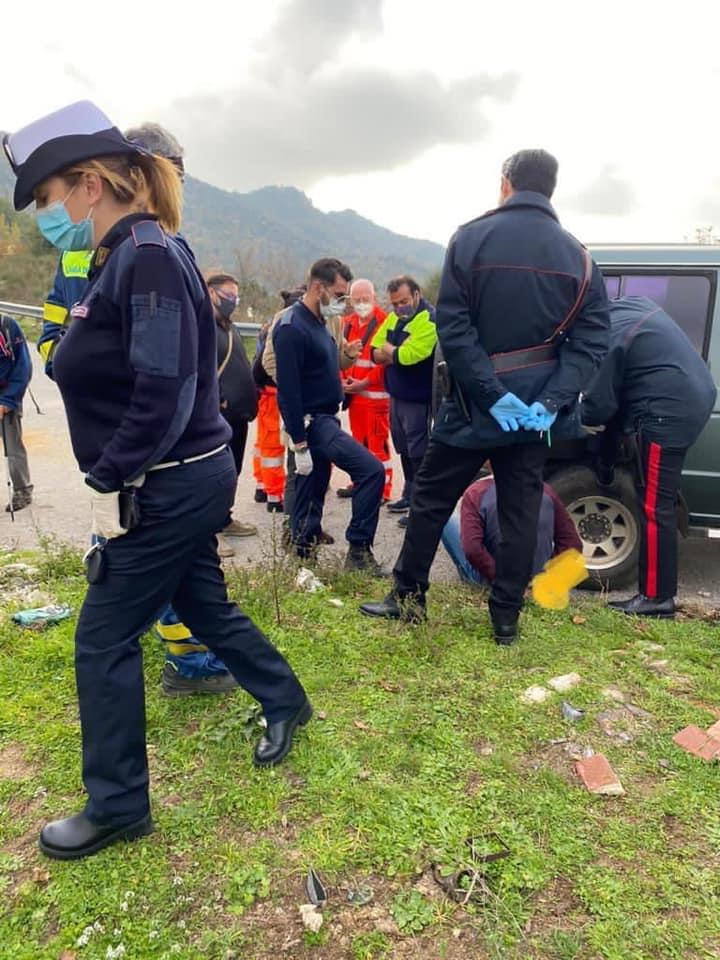 Arrestato soggetto sorpreso a danneggiare auto 