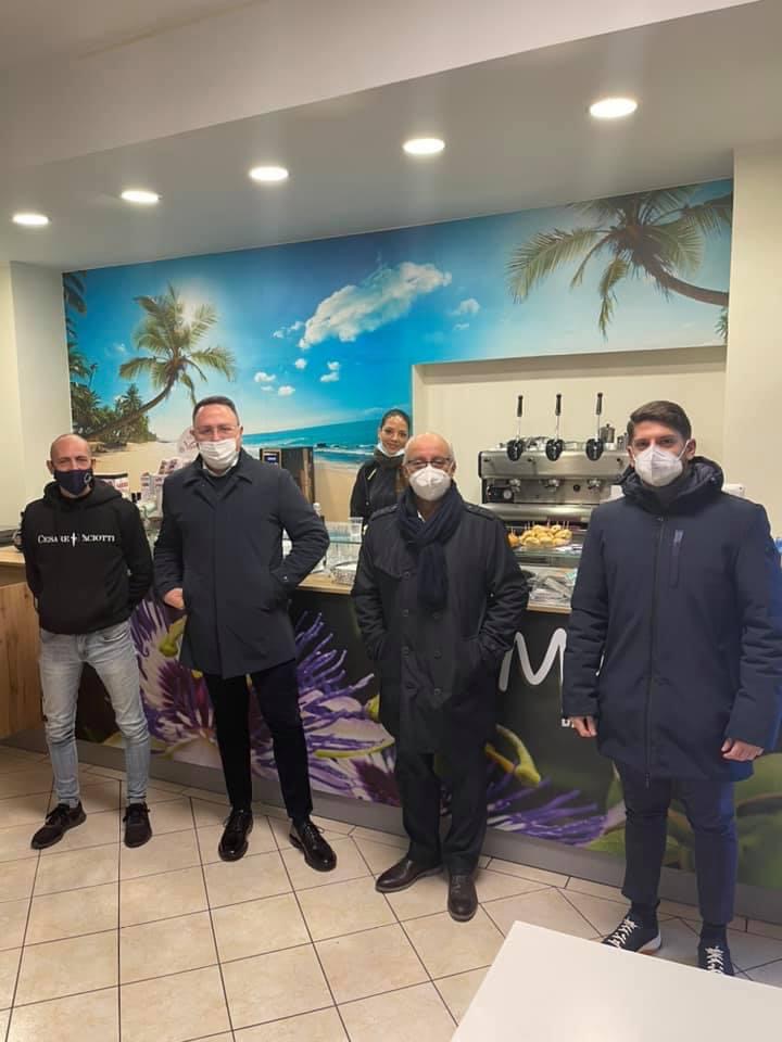 Il Sindaco in visita privata al nuovo bar di Rione Piombino 