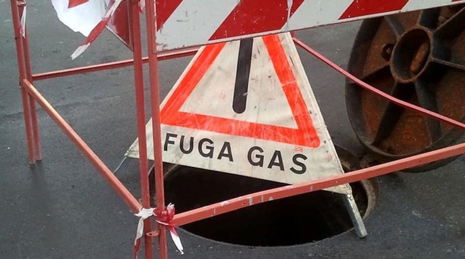  Avvisa importante: odore di gas 