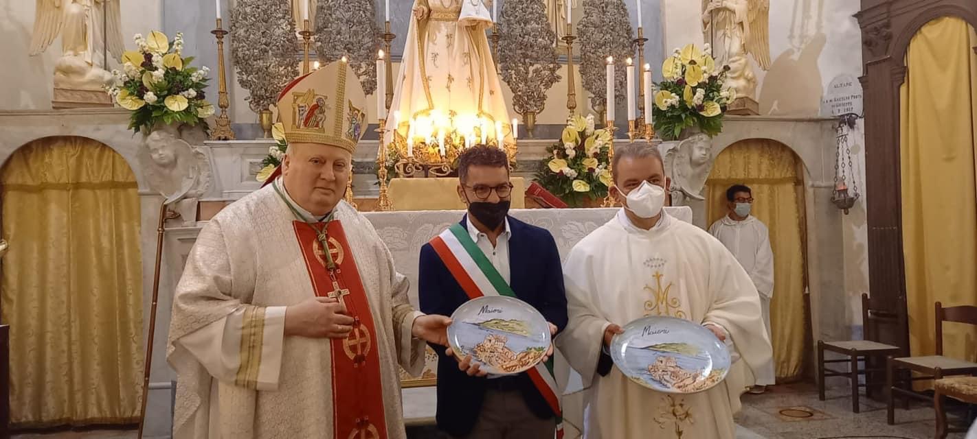 Riconoscimento a Don Luigi Savino, parroco di Pellezzano 